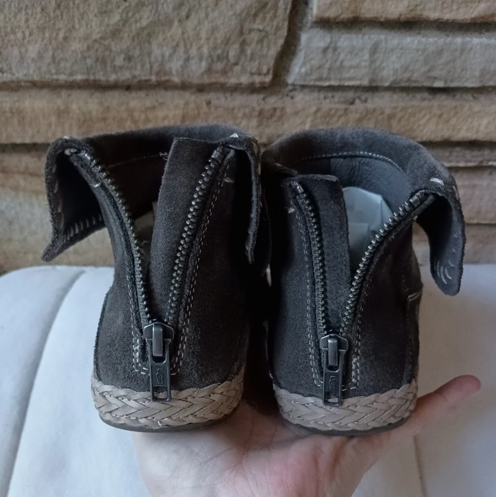 UGG stylish gray